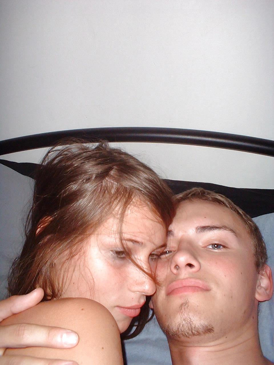 25P Sexy Young Couple In Love