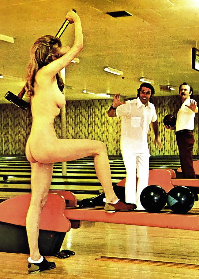 18P Nude Bowling