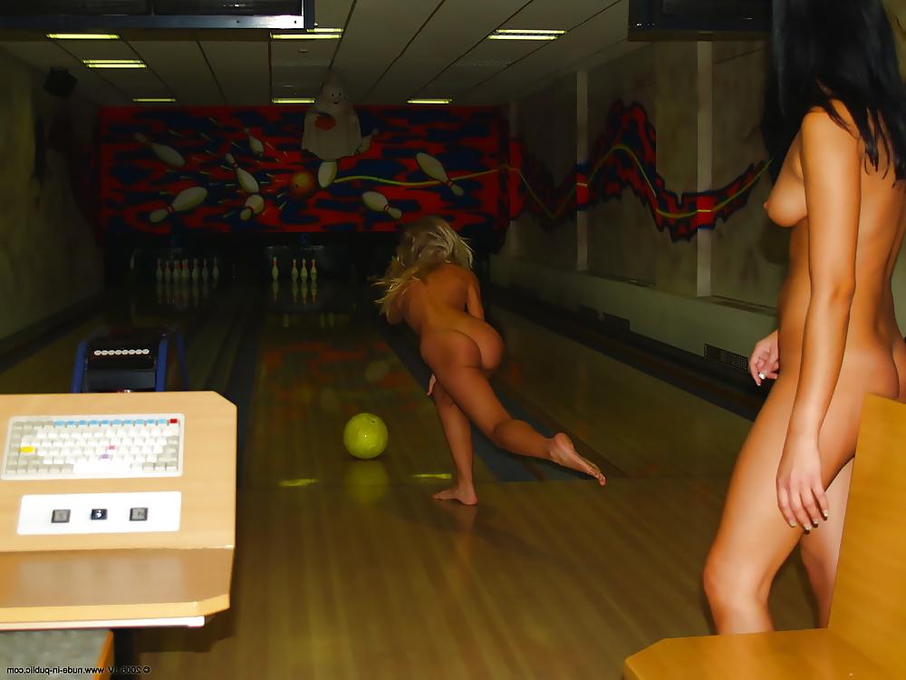 18P Nude Bowling
