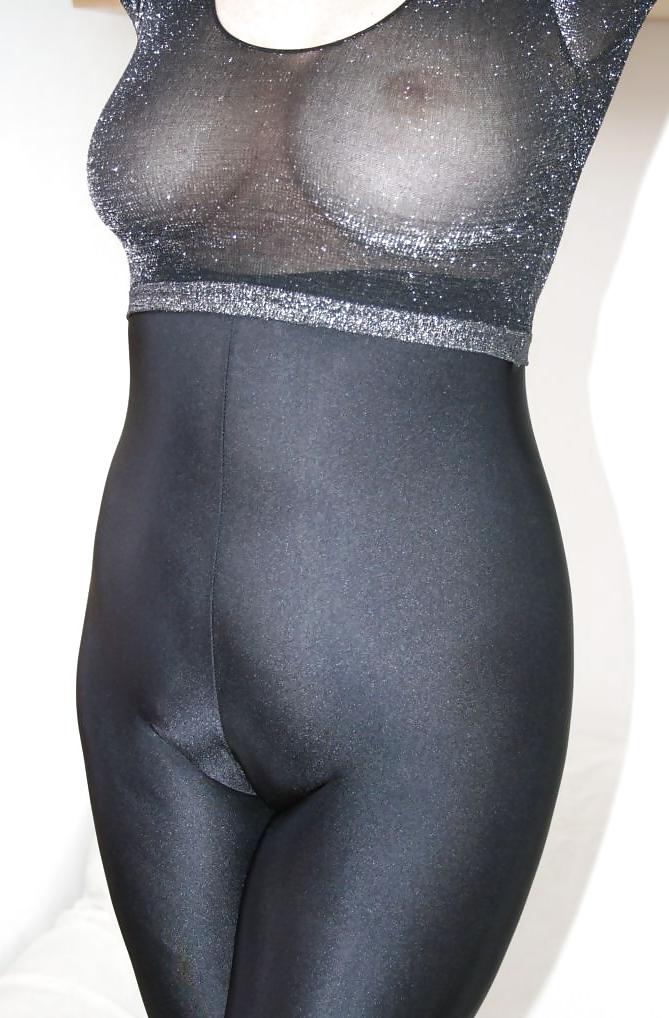 18P Cameltoe and pantyhose