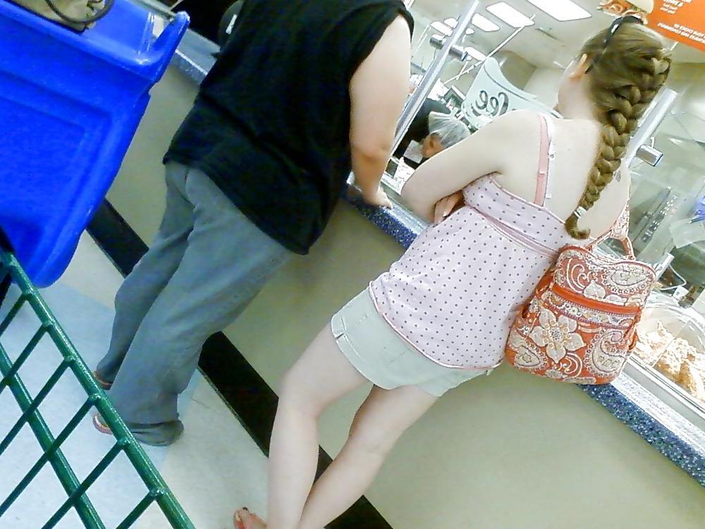 12P Voyeur while shopping