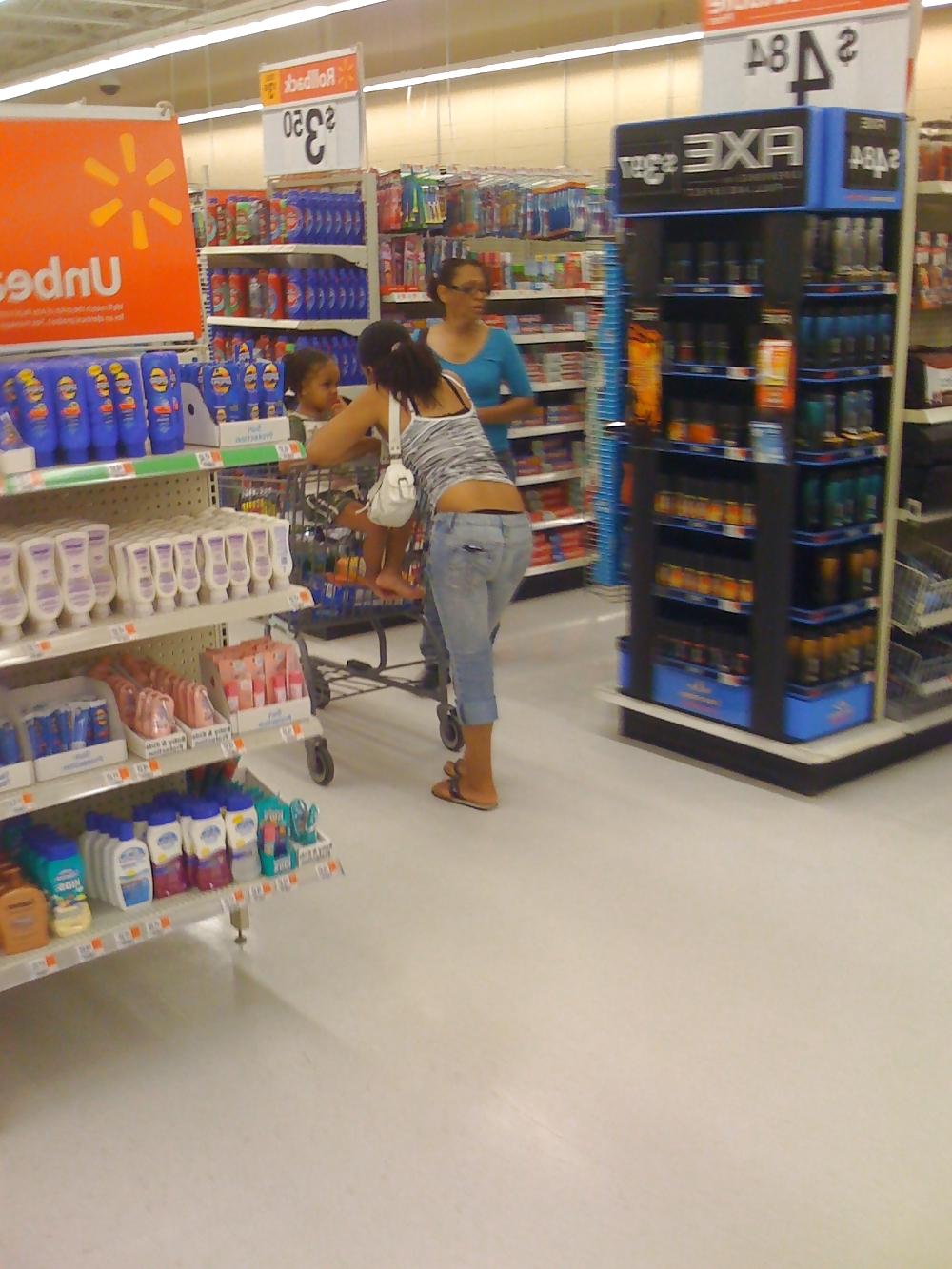 12P Voyeur while shopping