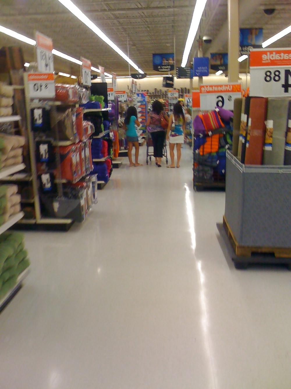 12P Voyeur while shopping
