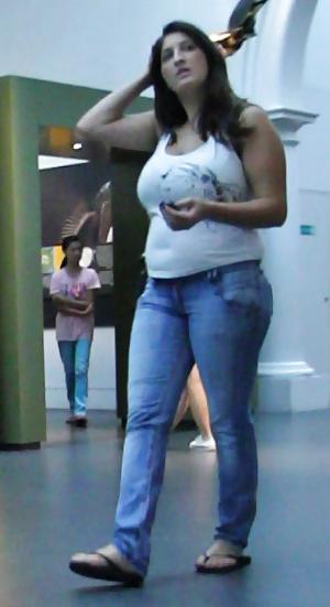 6P Candid Thick Busty Tanktop at Museum