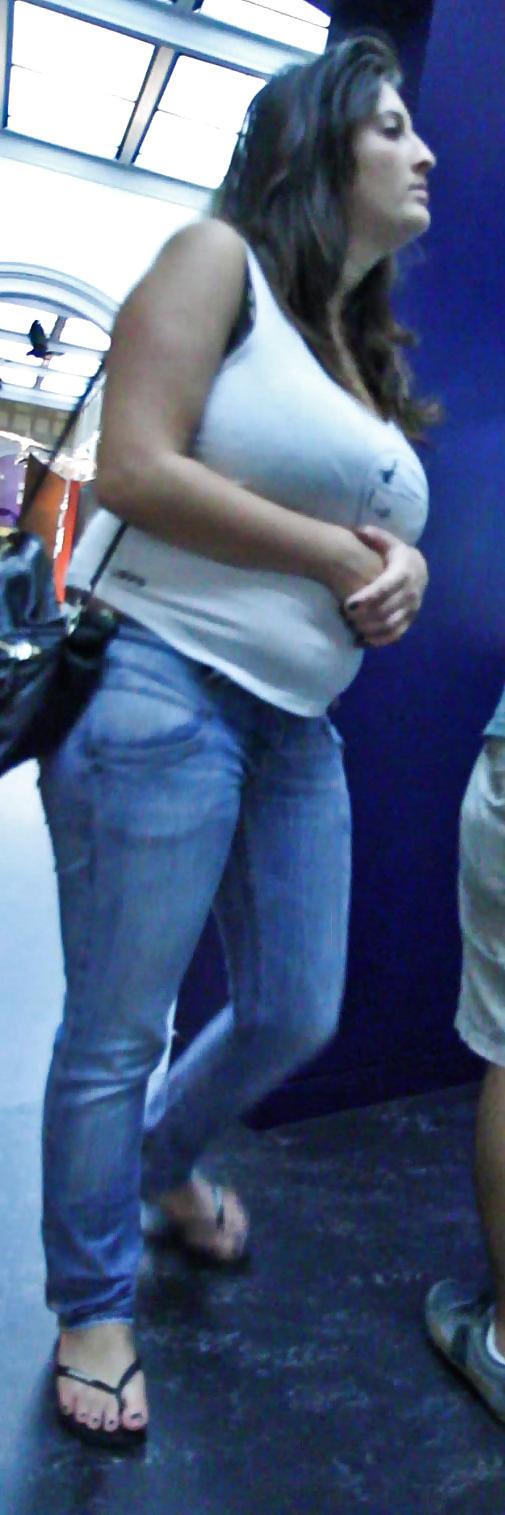 6P Candid Thick Busty Tanktop at Museum
