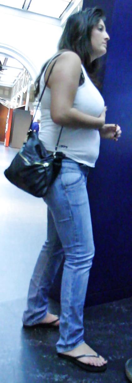 6P Candid Thick Busty Tanktop at Museum
