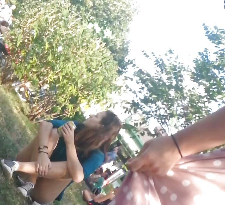 25P Spy old + young in green grass and picnic romanian