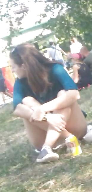 25P Spy old + young in green grass and picnic romanian