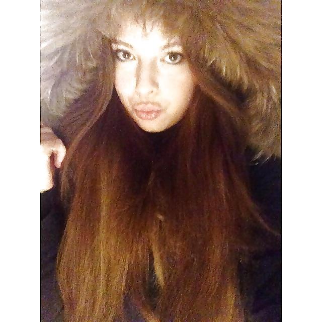 25P Girls in fur hoods I