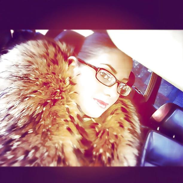 25P Girls in fur hoods I