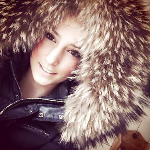 25P Girls in fur hoods I