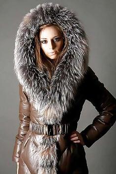 25P Girls in fur hoods I