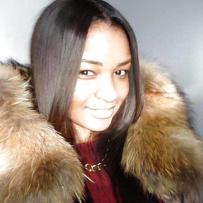 25P Girls in fur hoods I