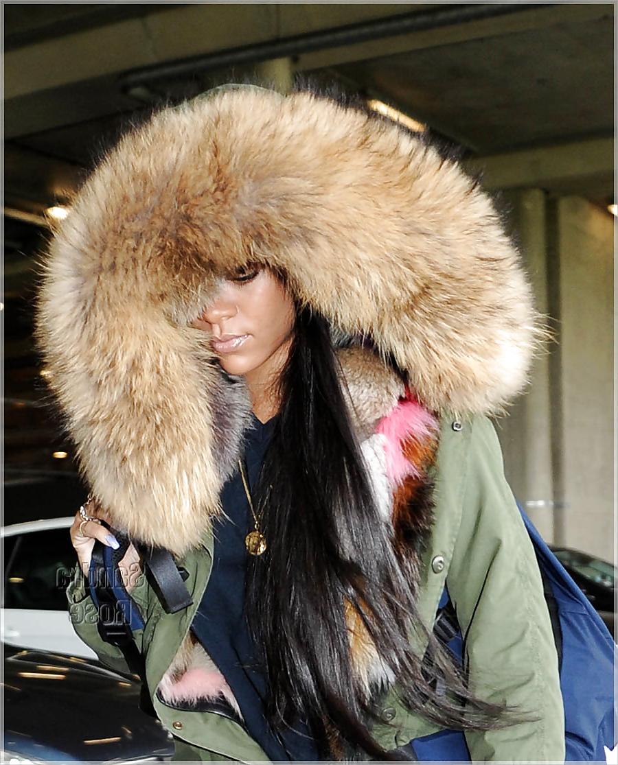 25P Girls in fur hoods I