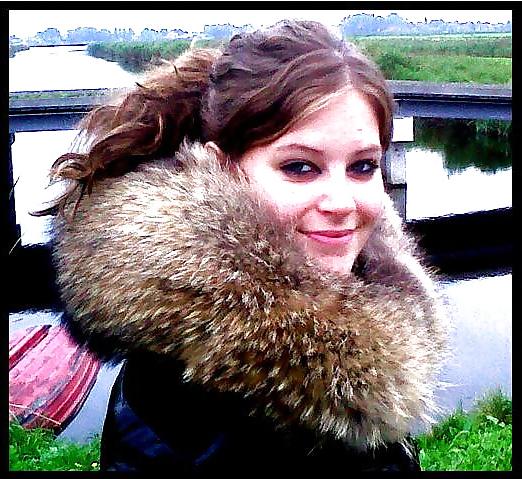 25P Girls in fur hoods I