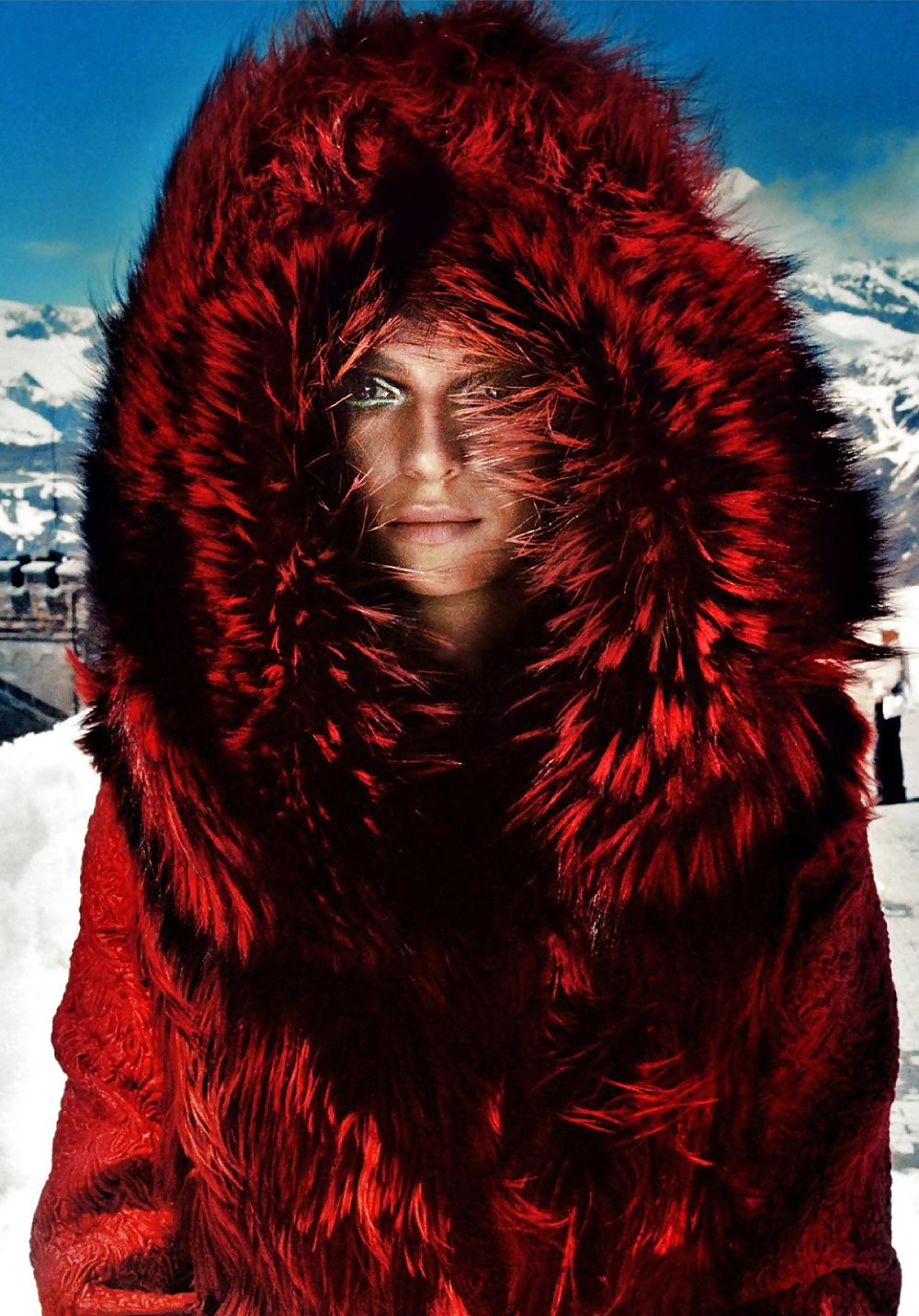 25P Girls in fur hoods I