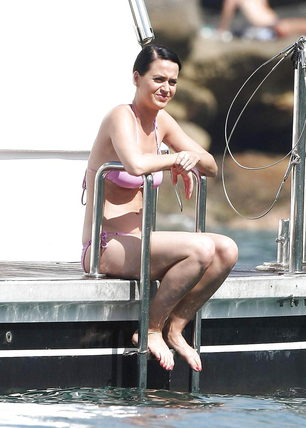 14P Katy Perry Pink Bikini. Camel Toe WOW!