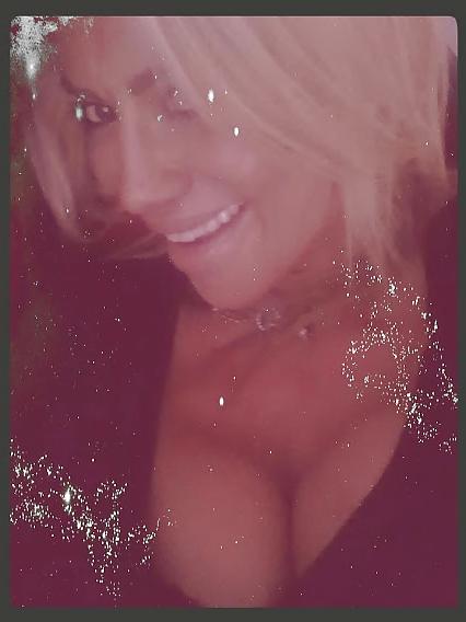 18P Sexy blonde cougar