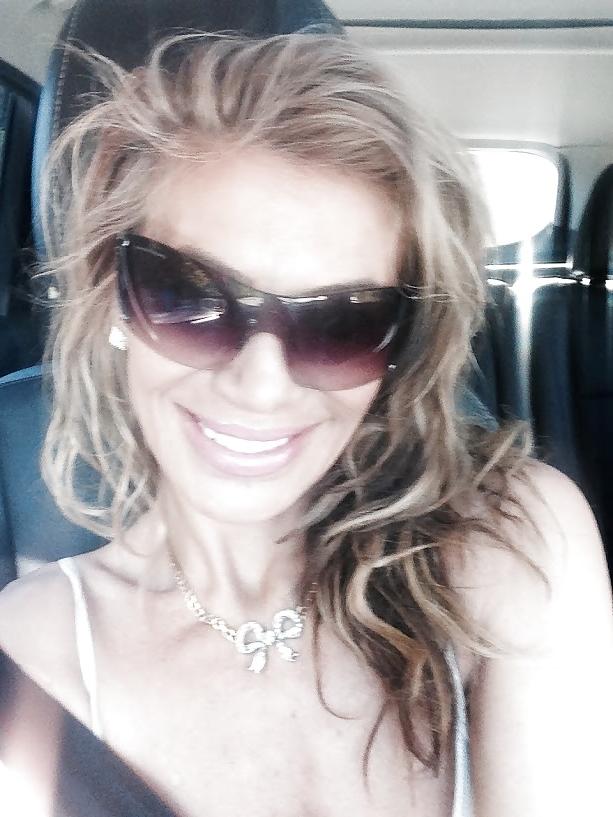 18P Sexy blonde cougar