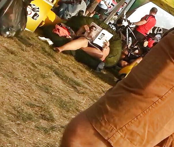 10P Spy sexy mature upskirt romanian-cu cracii desfacuti
