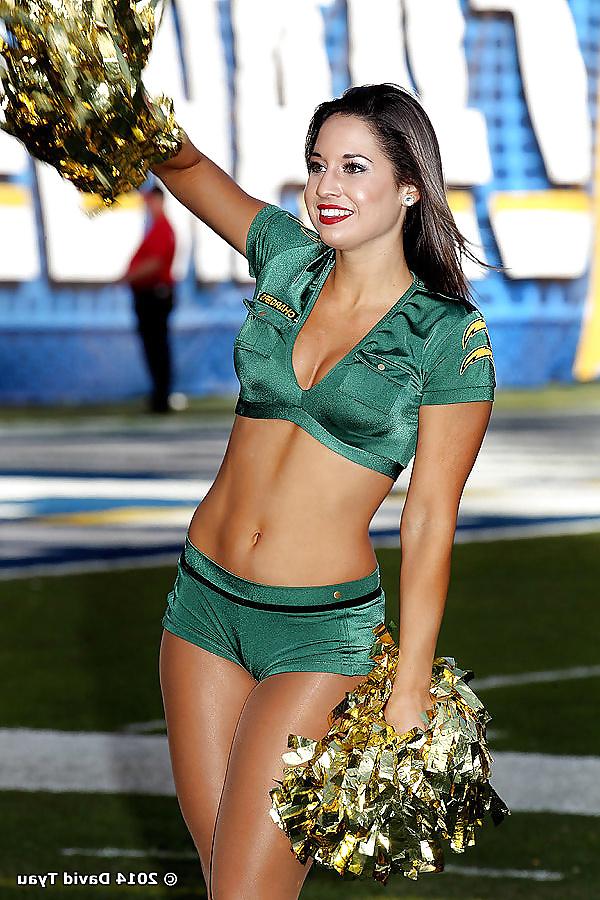 25P Cheerleaders & Hooters Girls-Pantyhose & Camel Toes