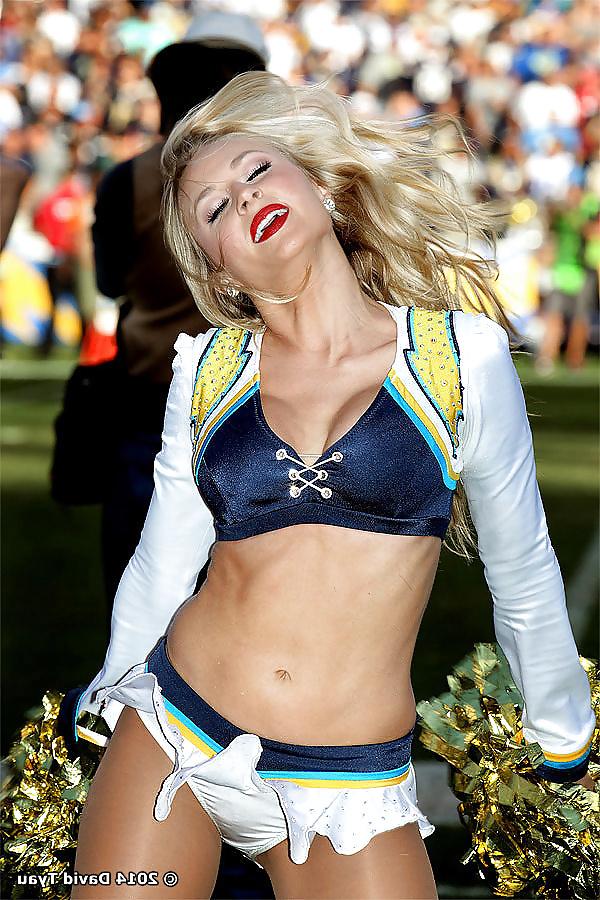25P Cheerleaders & Hooters Girls-Pantyhose & Camel Toes