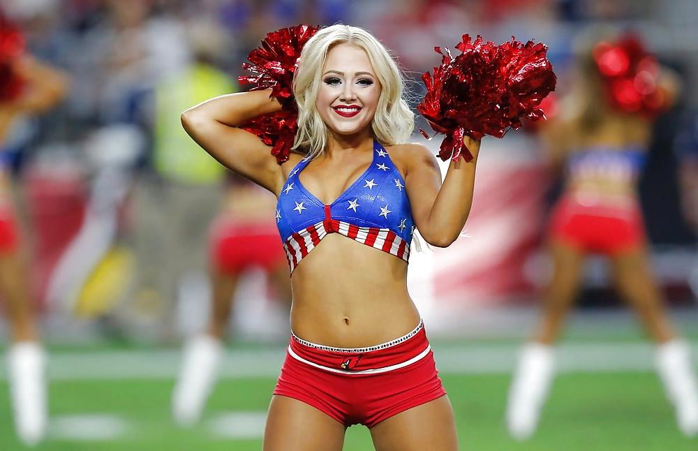 25P Cheerleaders & Hooters Girls-Pantyhose & Camel Toes