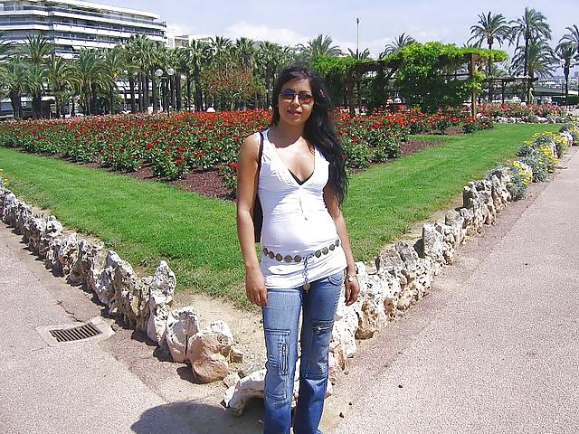 25P Belly dancer...holiday pictures