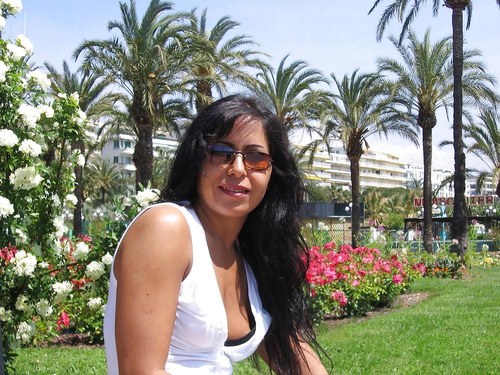 25P Belly dancer...holiday pictures