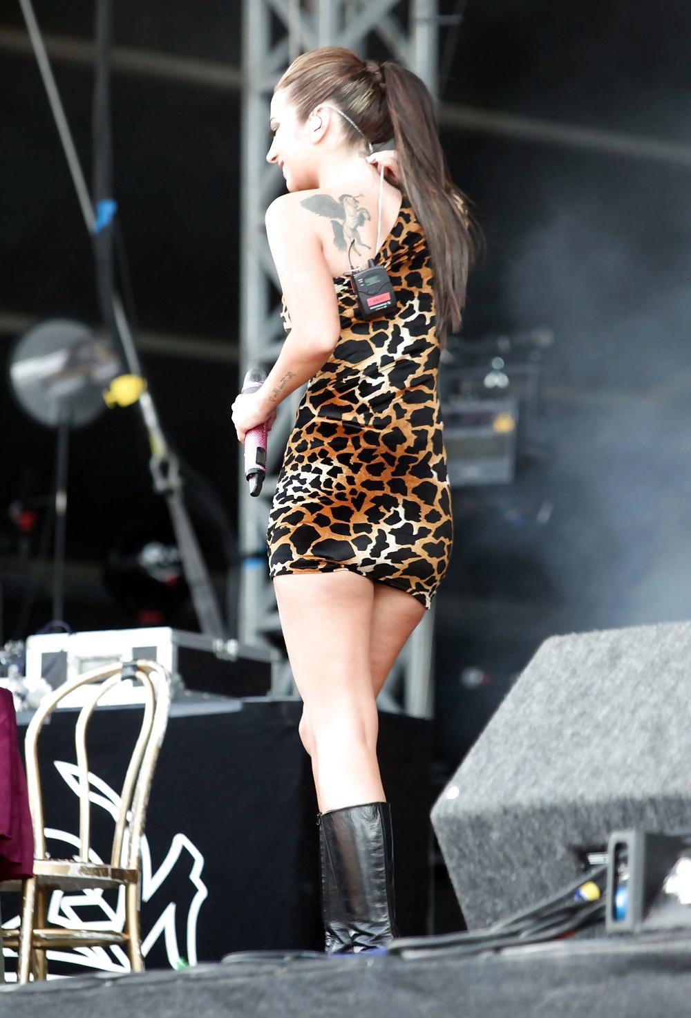 25P Tulisa Bikini Camel Toe. Wow!