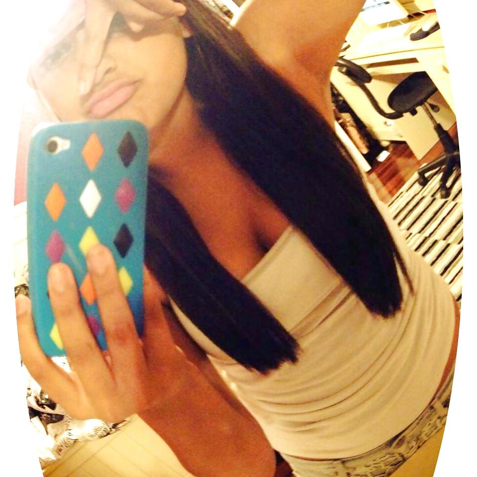 25P Hooters tits and boobs boobies teens 