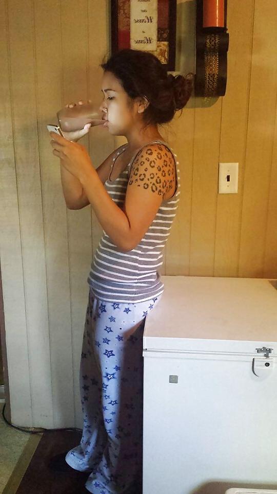 25P Hooters tits and boobs boobies teens 