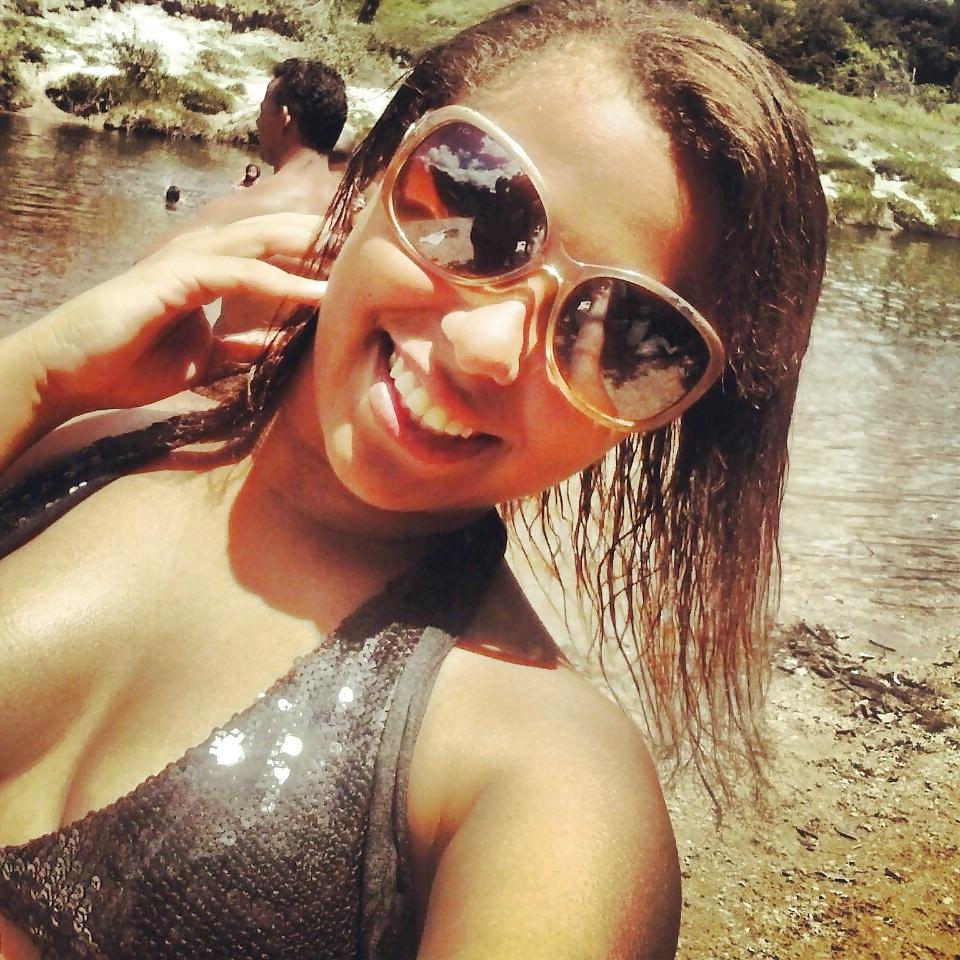 25P Hooters tits and boobs boobies teens 