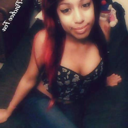 25P Hooters tits and boobs boobies teens 