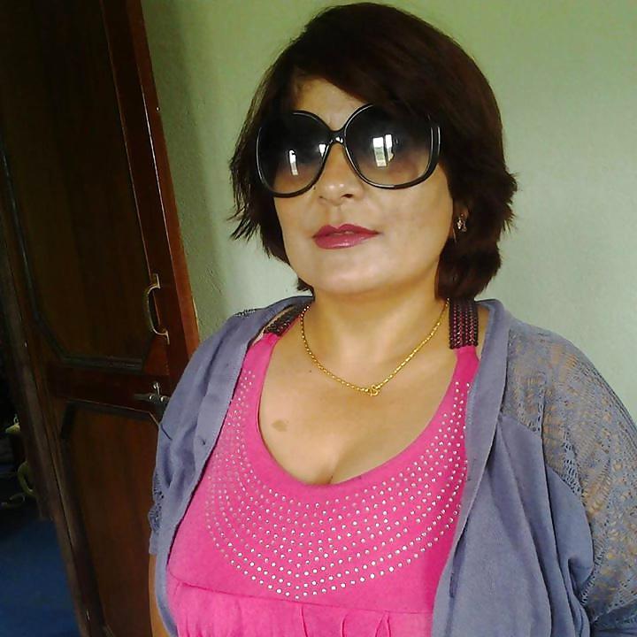 17P MRS SHARMA a hot mom