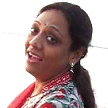 25P MILF from Mumbai !Loves to pose for cameras!