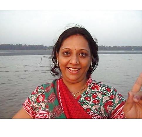 25P MILF from Mumbai !Loves to pose for cameras!