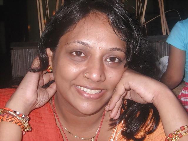 25P MILF from Mumbai !Loves to pose for cameras!