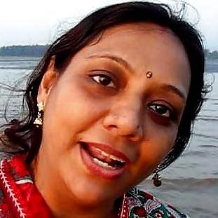25P MILF from Mumbai !Loves to pose for cameras!