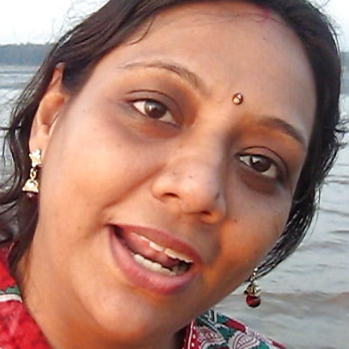 25P MILF from Mumbai !Loves to pose for cameras!