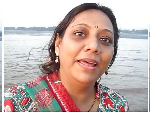 25P MILF from Mumbai !Loves to pose for cameras!