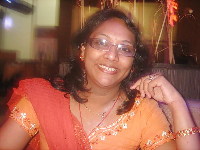 25P MILF from Mumbai !Loves to pose for cameras!