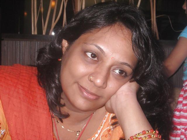 25P MILF from Mumbai !Loves to pose for cameras!