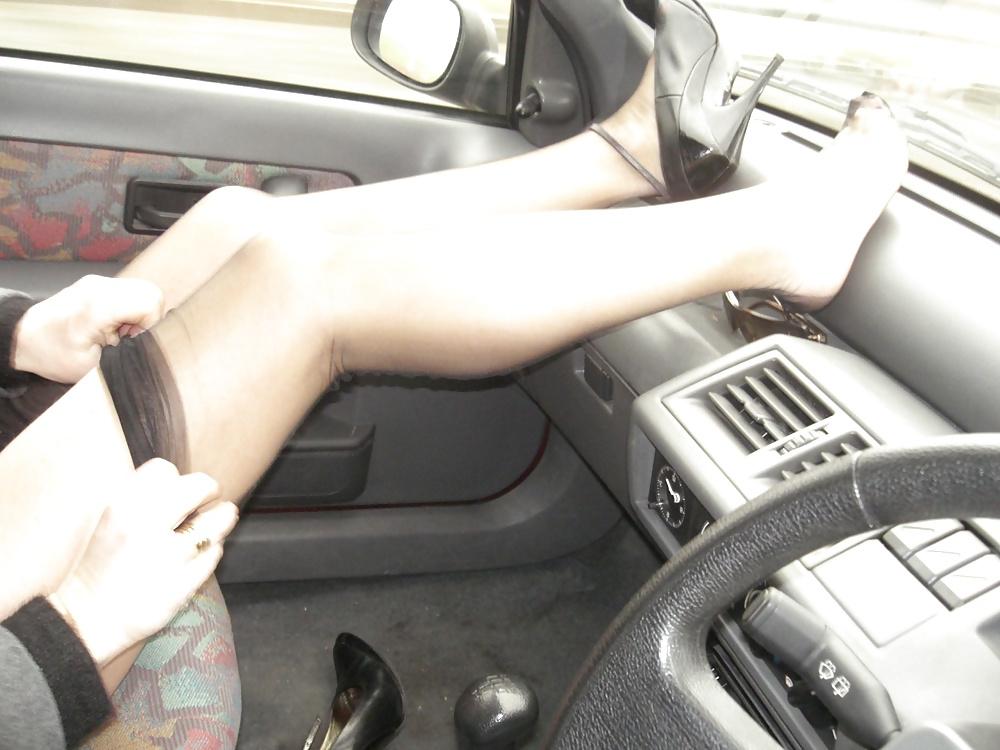 25P My legs in car 2