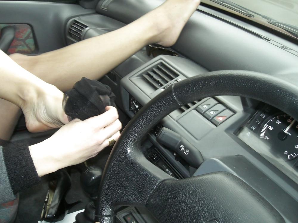 25P My legs in car 2
