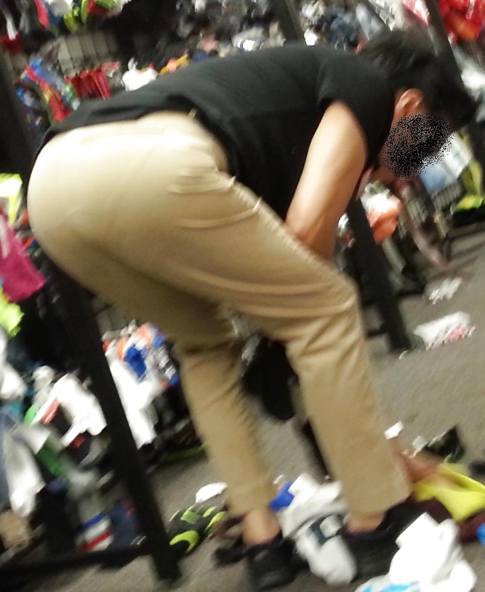 8P Mature Mexican GILF Panty Lines