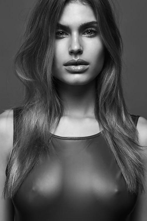 23P BLACK & WHITE