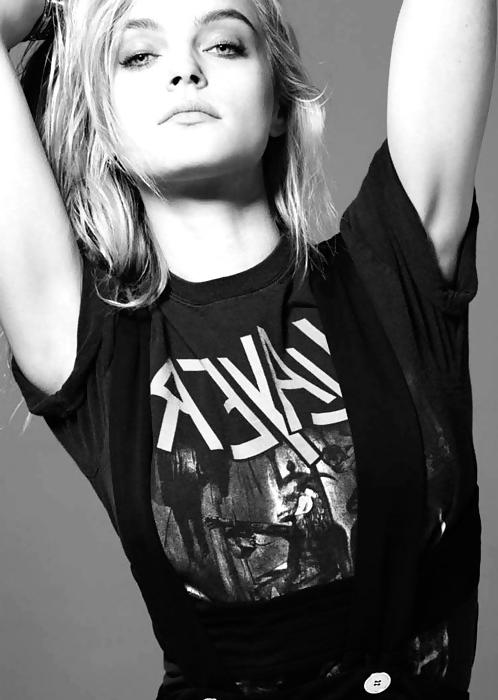 23P BLACK & WHITE