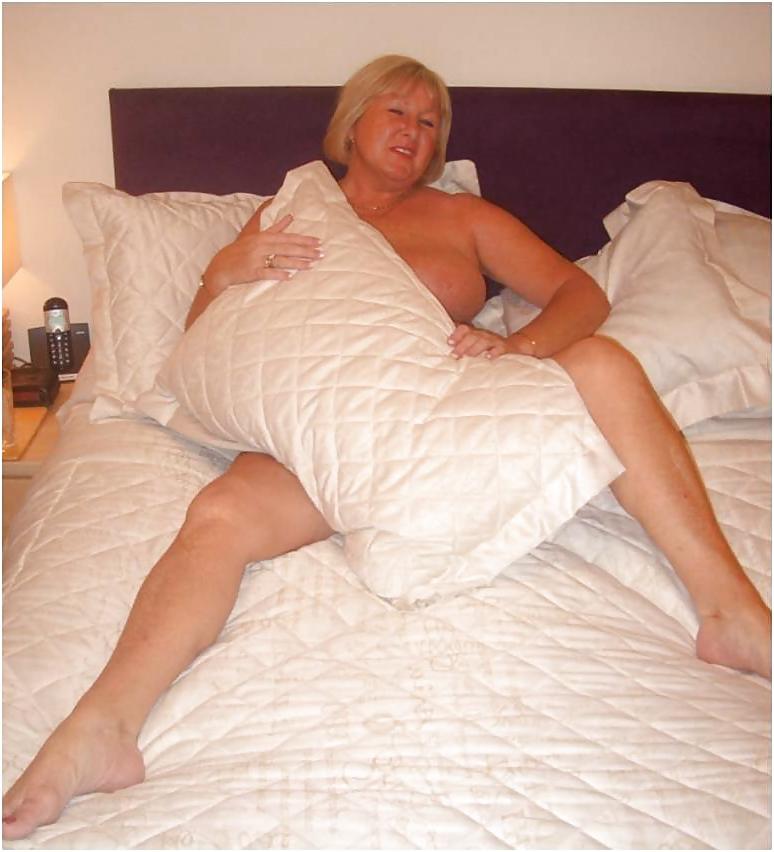 4P Blonde sexy whore wife for plenty of hot gang bang action