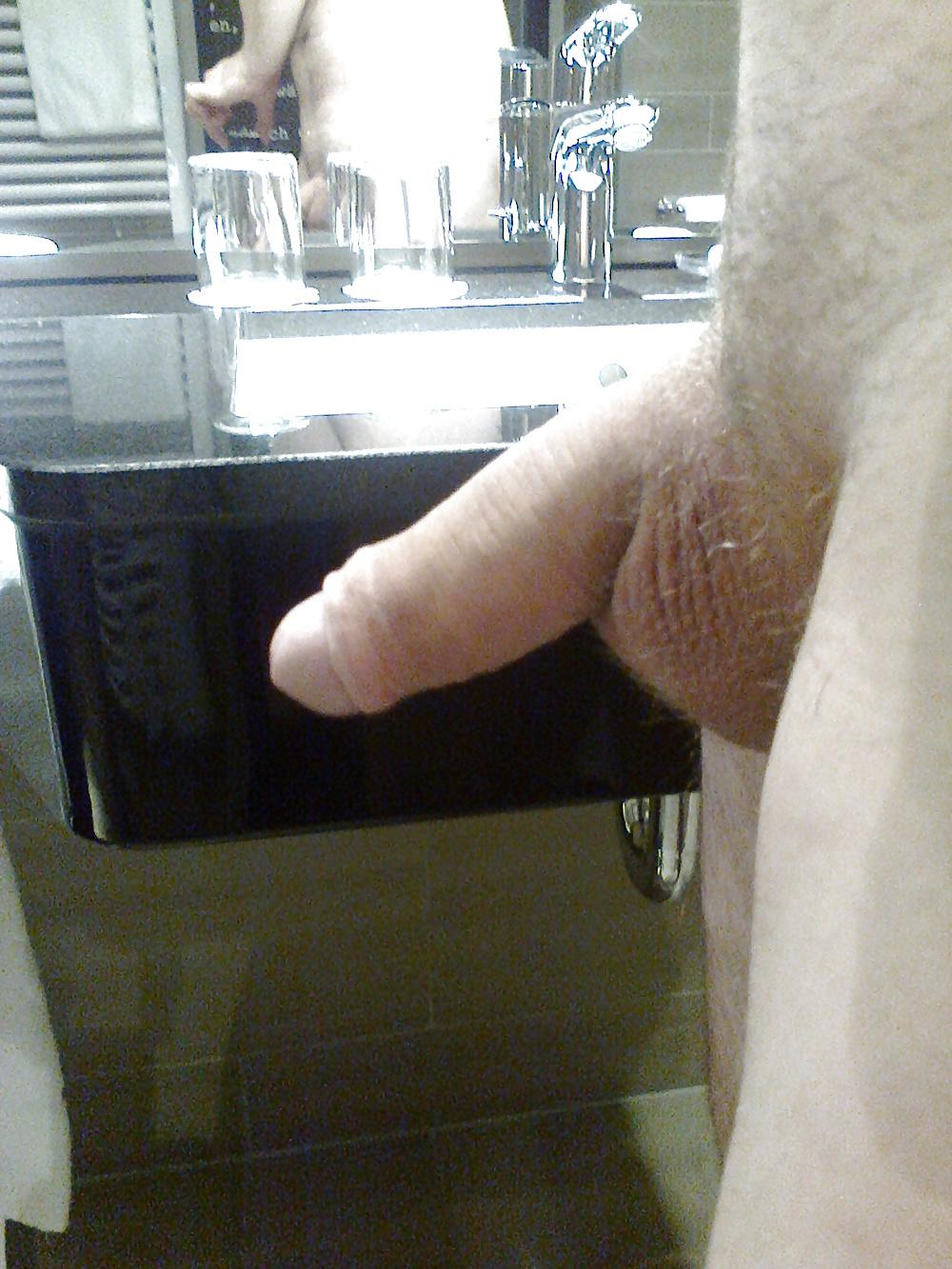 19P Auf Dienstreise im Hotel geil gewichst